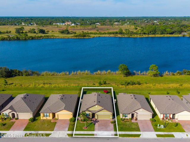 2083 Farmhouse Road SE, Palm Bay, FL 32909