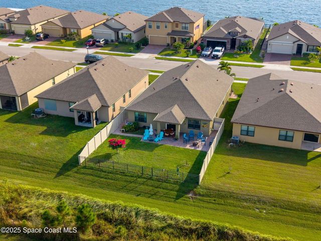 2083 Farmhouse Road SE, Palm Bay, FL 32909