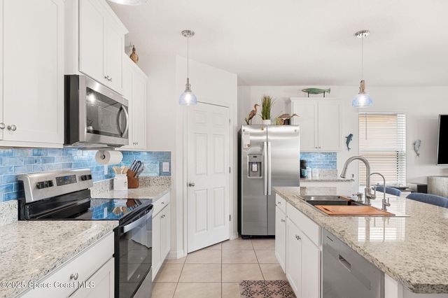 2083 Farmhouse Road SE, Palm Bay, FL 32909