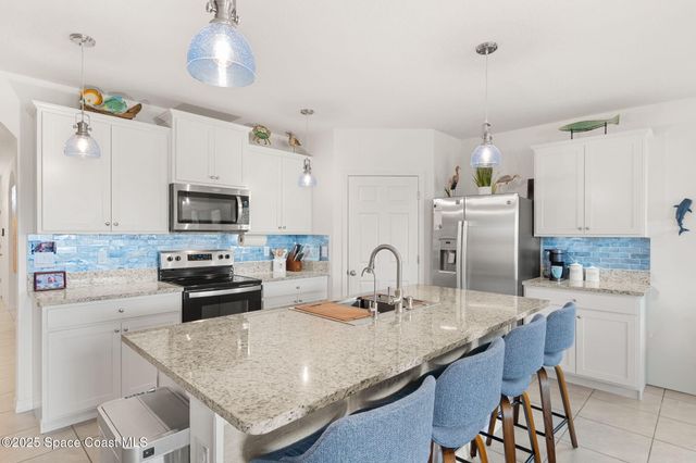 2083 Farmhouse Road SE, Palm Bay, FL 32909