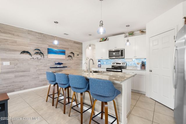 2083 Farmhouse Road SE, Palm Bay, FL 32909