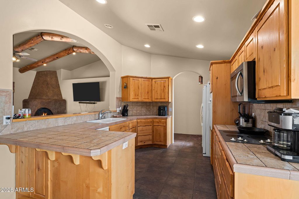 35425 S ANTELOPE CREEK Road, Wickenburg, AZ 85390 — photo 2