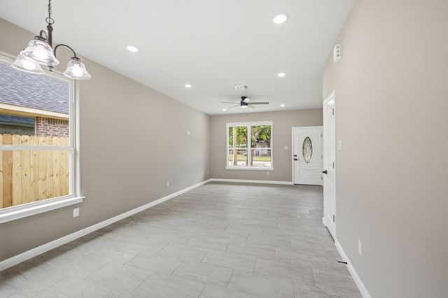 304 Evans Street, Cleburne, TX 76031