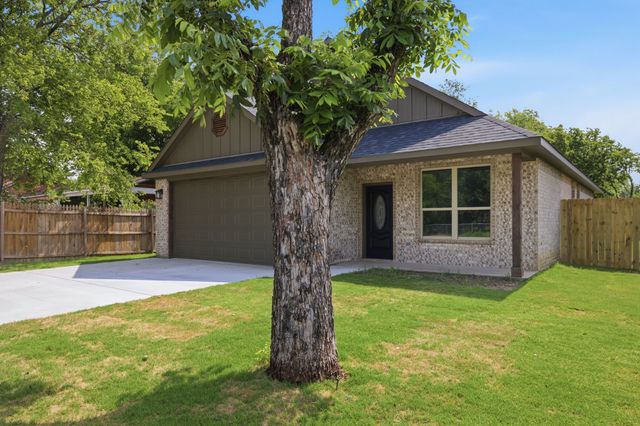 304 Evans Street, Cleburne, TX 76031
