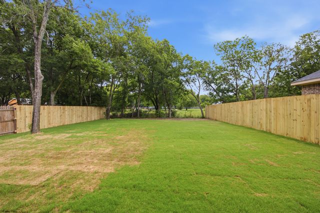 304 Evans Street, Cleburne, TX 76031