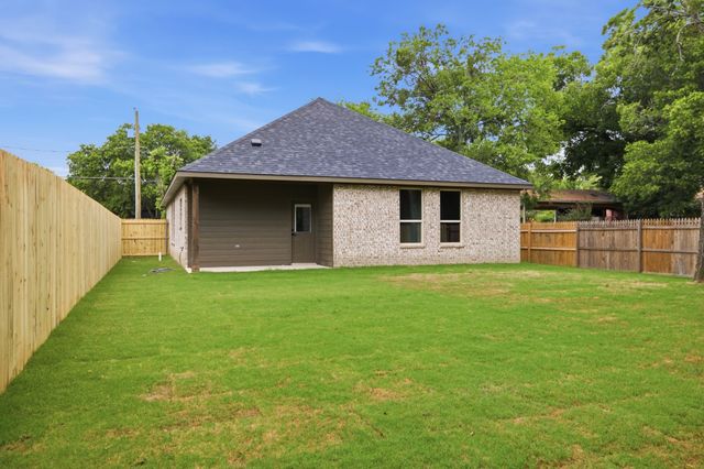 304 Evans Street, Cleburne, TX 76031