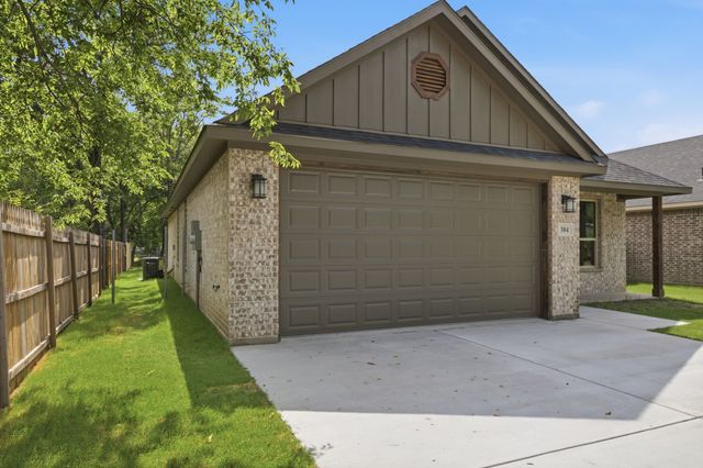 304 Evans Street, Cleburne, TX 76031