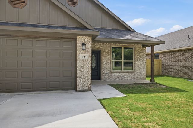 304 Evans Street, Cleburne, TX 76031