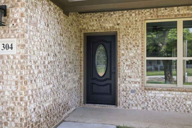 304 Evans Street, Cleburne, TX 76031