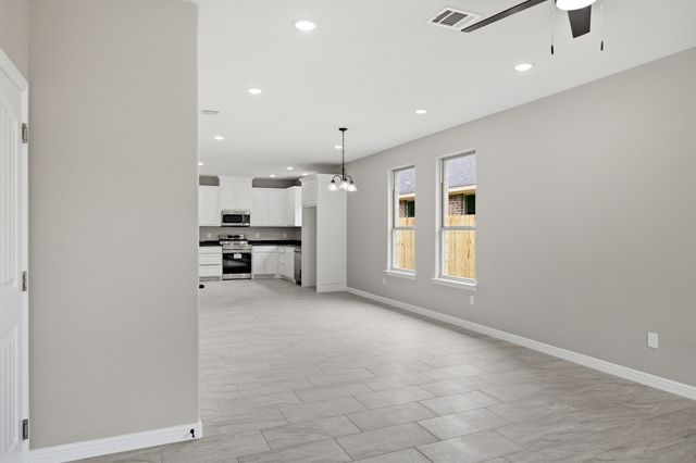 304 Evans Street, Cleburne, TX 76031