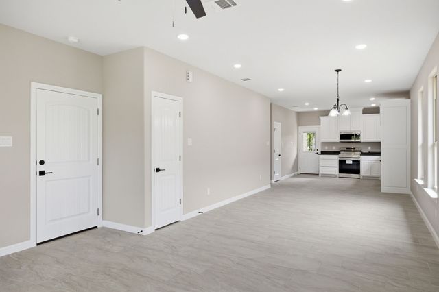 304 Evans Street, Cleburne, TX 76031