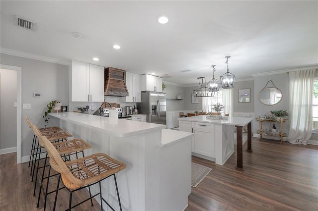 608 SUNSET LANE, Lutz, FL 33549