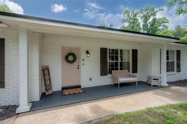 608 SUNSET LANE, Lutz, FL 33549