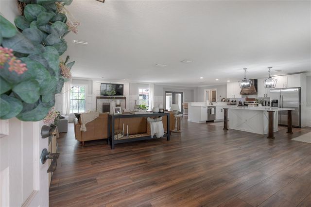 608 SUNSET LANE, Lutz, FL 33549