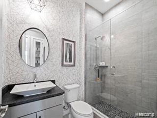 7635 Larchwood Drive, West Bloomfield, MI 48322