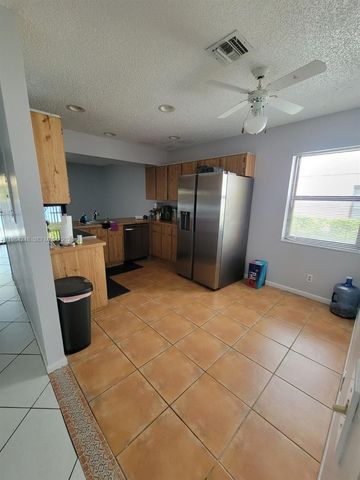 9787 Riverside Dr 62-4, Coral Springs, FL 33071