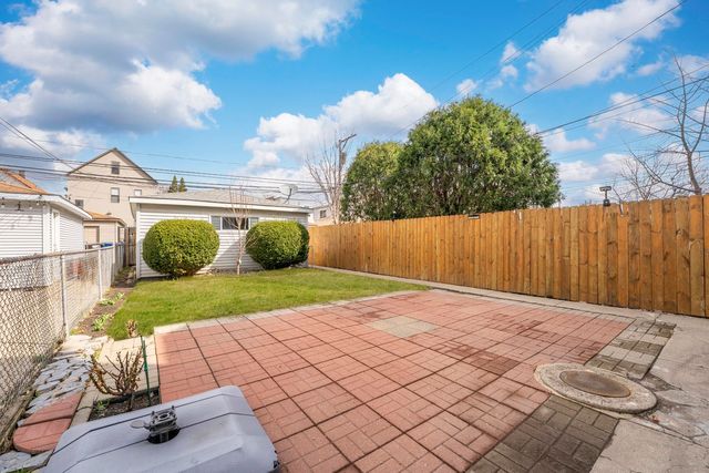 5450 W Drummond Place, Chicago, IL 60639