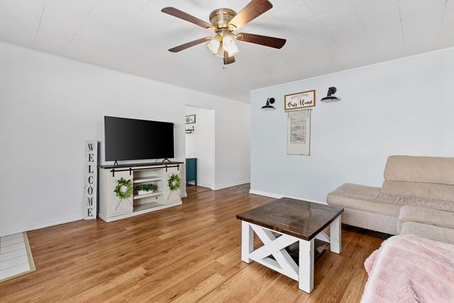 1614 Vine Court, Hobart, IN 46342