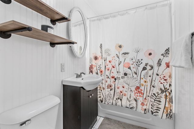 1614 Vine Court, Hobart, IN 46342