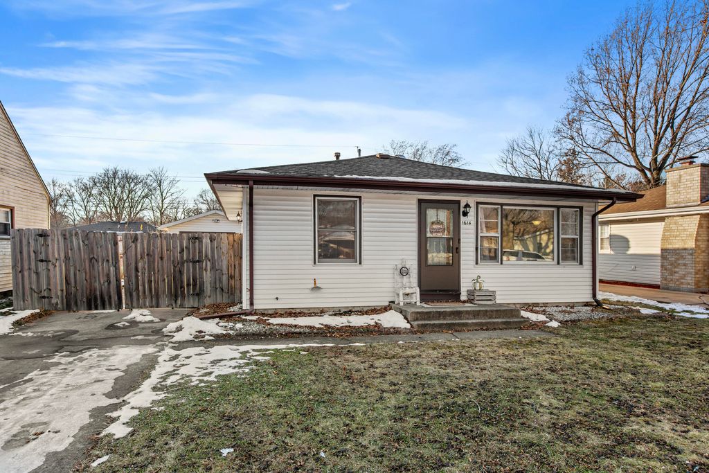 1614 Vine Court, Hobart, IN 46342