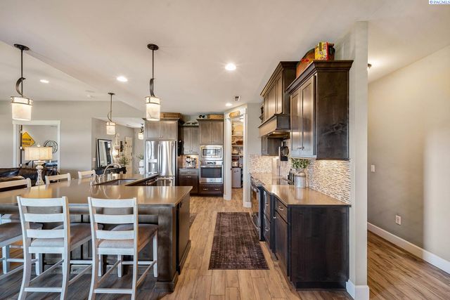 11807 Pelican Road, Pasco, WA 99301