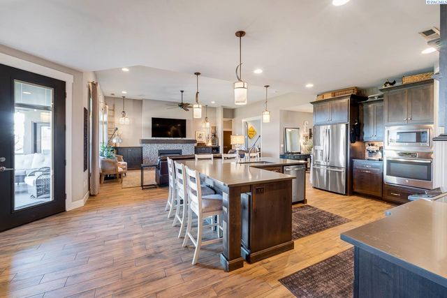 11807 Pelican Road, Pasco, WA 99301