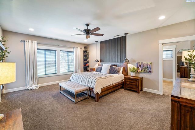 11807 Pelican Road, Pasco, WA 99301