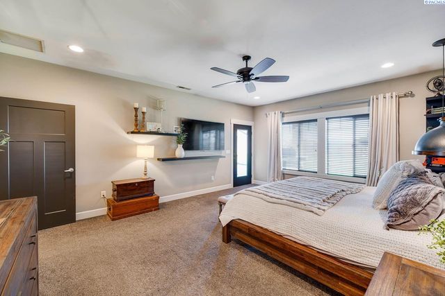 11807 Pelican Road, Pasco, WA 99301