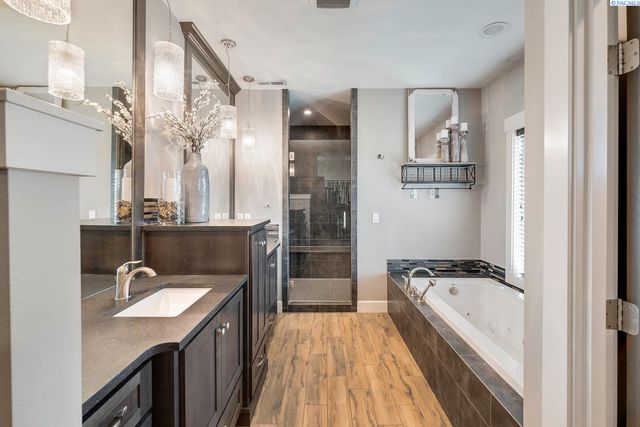 11807 Pelican Road, Pasco, WA 99301