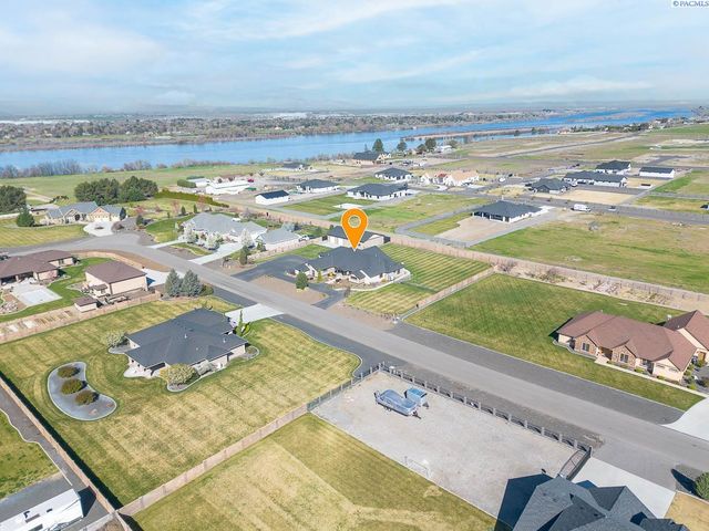 11807 Pelican Road, Pasco, WA 99301