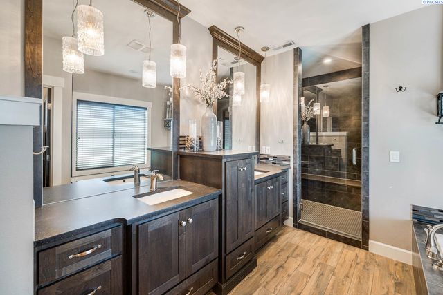 11807 Pelican Road, Pasco, WA 99301