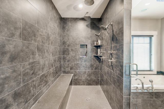 11807 Pelican Road, Pasco, WA 99301