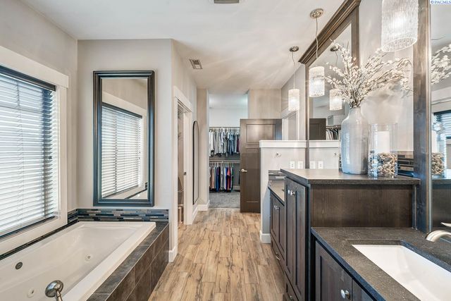 11807 Pelican Road, Pasco, WA 99301