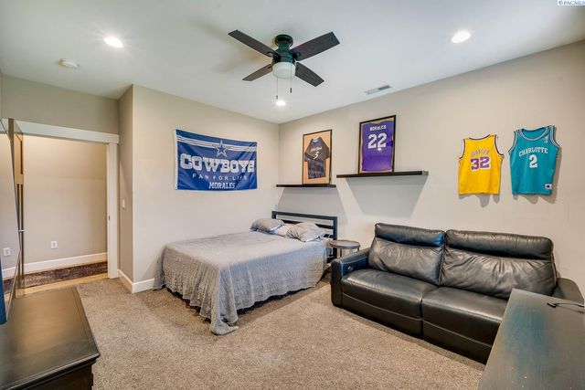 11807 Pelican Road, Pasco, WA 99301