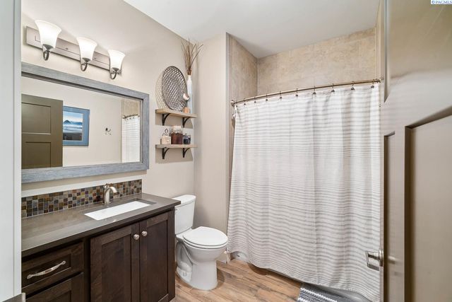 11807 Pelican Road, Pasco, WA 99301