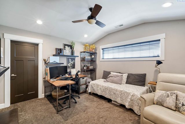 11807 Pelican Road, Pasco, WA 99301