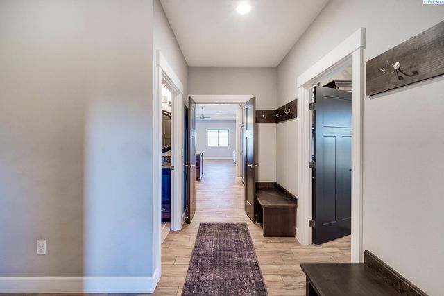 11807 Pelican Road, Pasco, WA 99301