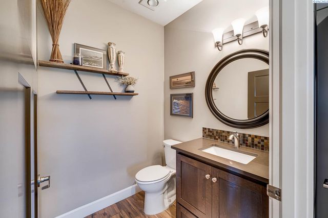 11807 Pelican Road, Pasco, WA 99301