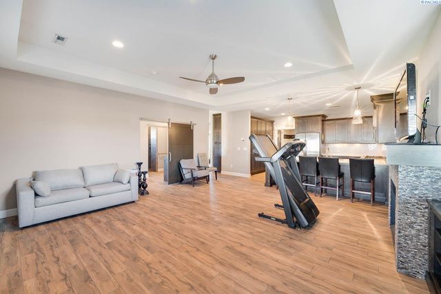 11807 Pelican Road, Pasco, WA 99301