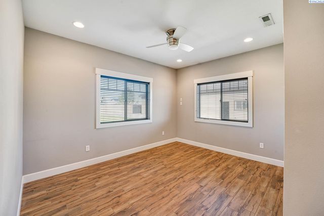 11807 Pelican Road, Pasco, WA 99301