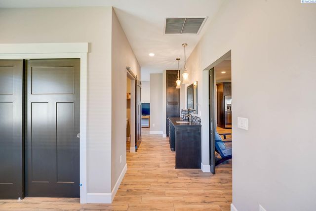 11807 Pelican Road, Pasco, WA 99301