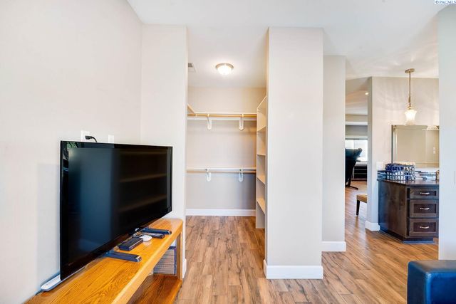 11807 Pelican Road, Pasco, WA 99301