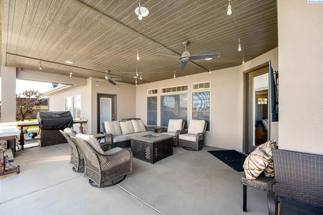 11807 Pelican Road, Pasco, WA 99301