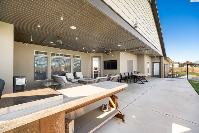 11807 Pelican Road, Pasco, WA 99301