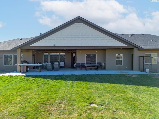 11807 Pelican Road, Pasco, WA 99301