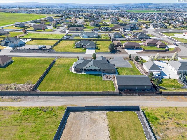 11807 Pelican Road, Pasco, WA 99301