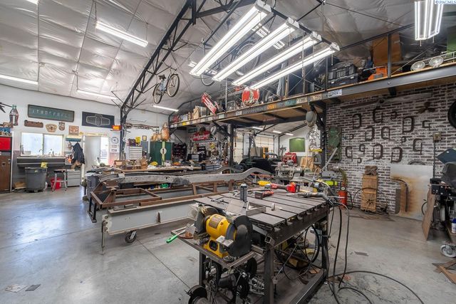 11807 Pelican Road, Pasco, WA 99301