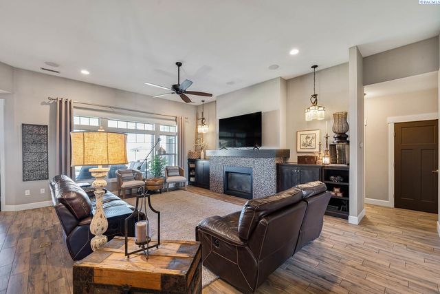 11807 Pelican Road, Pasco, WA 99301