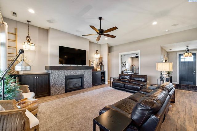 11807 Pelican Road, Pasco, WA 99301