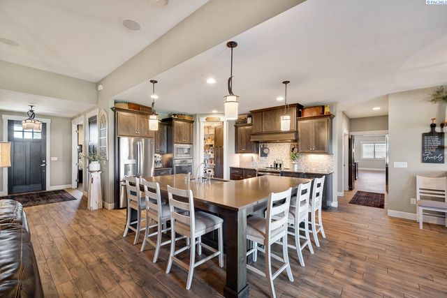 11807 Pelican Road, Pasco, WA 99301